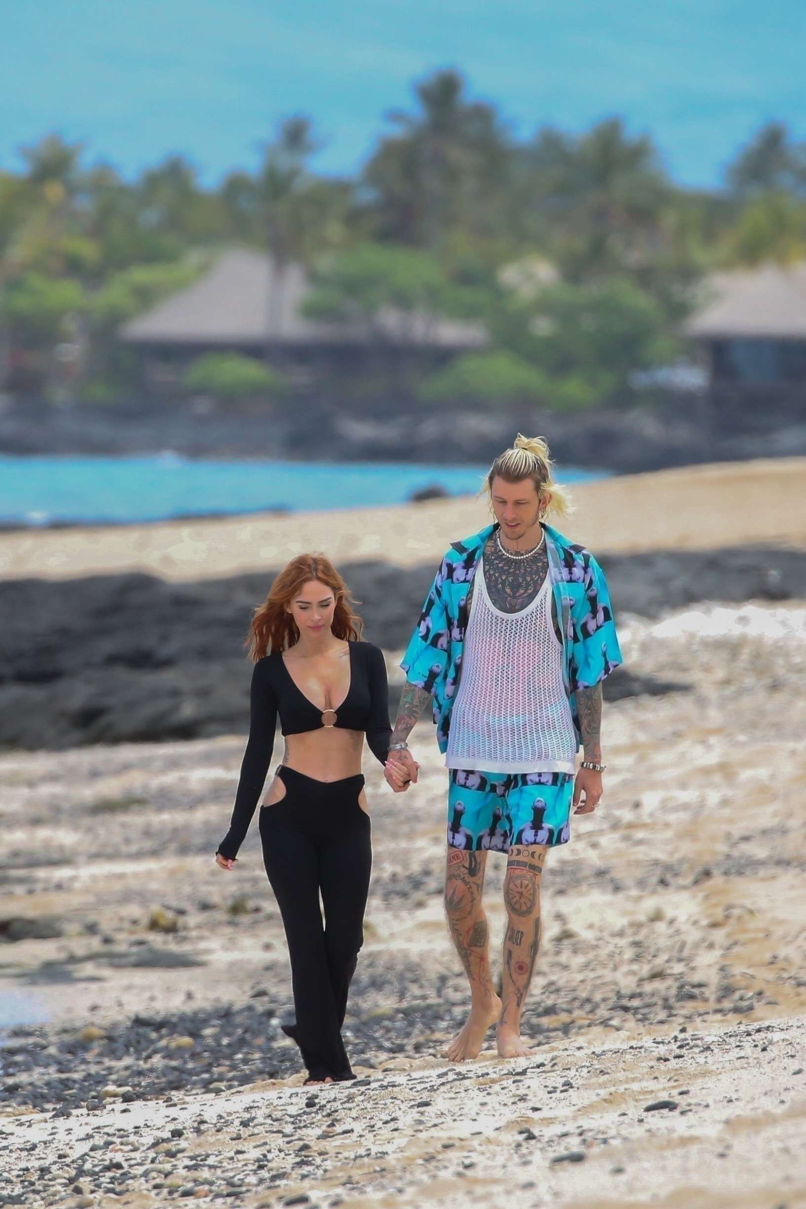 Megan_Fox_-___MGK_are_seen_enjoying_a_vacation_in_Hawaii2C_0406202310.jpg