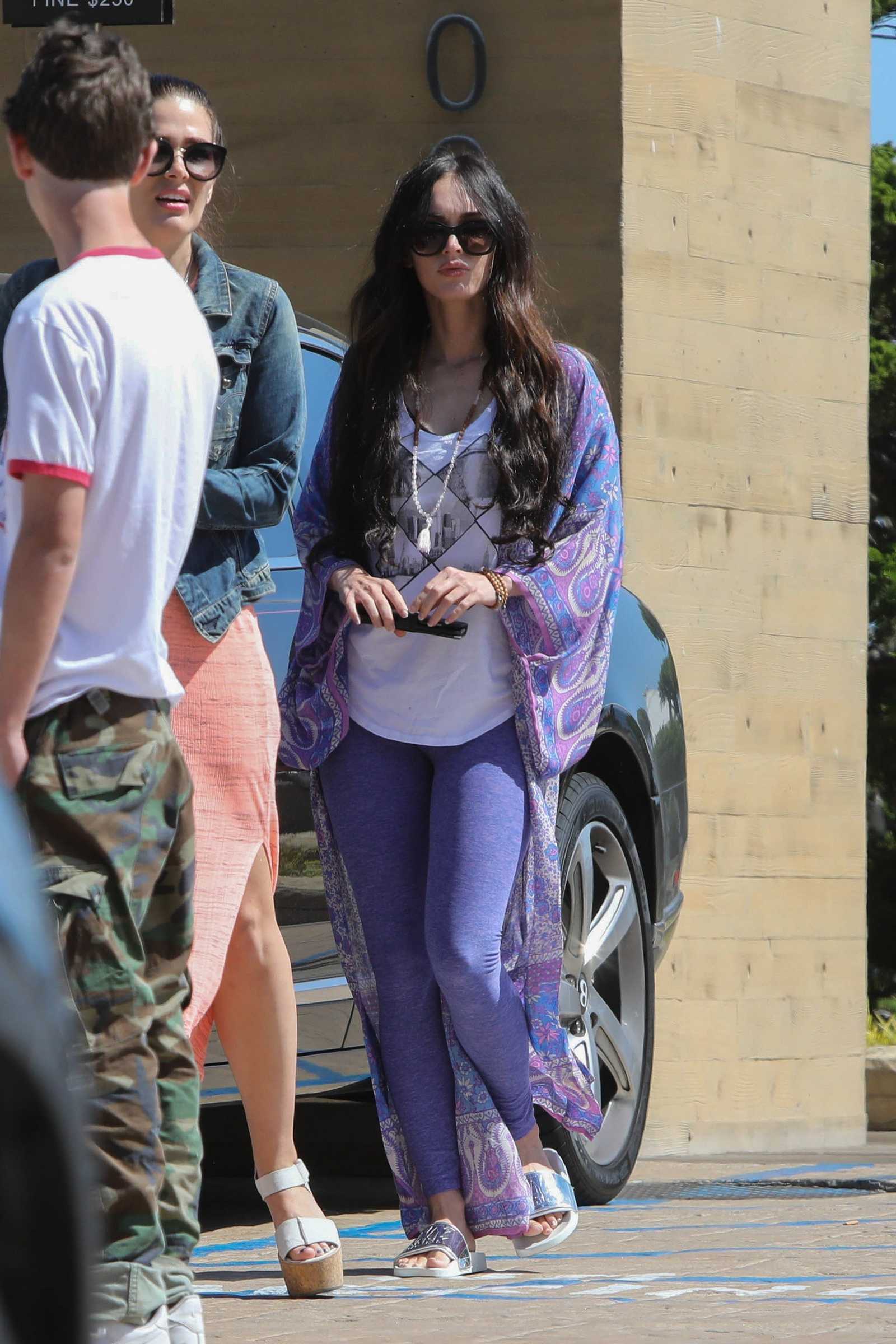 Megan_Fox_-_at_Nobu_in_Malibu_on_May_16-06.jpg