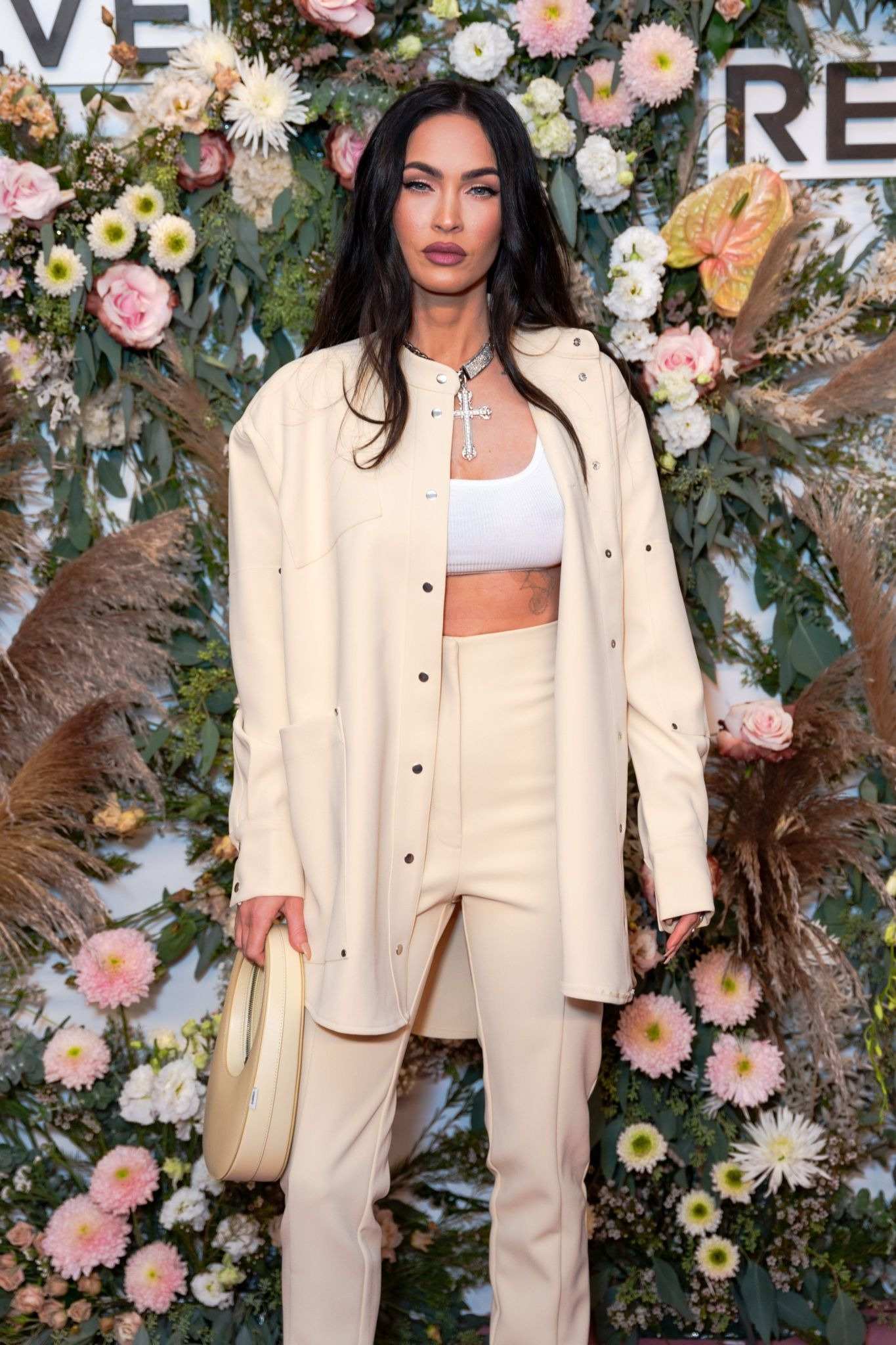 Megan_Fox_-_attends_the_inaugural_REVOLVE_GALLERY_at_Hudson_Yards_in_New_York_City2C_09092021_00007.jpg