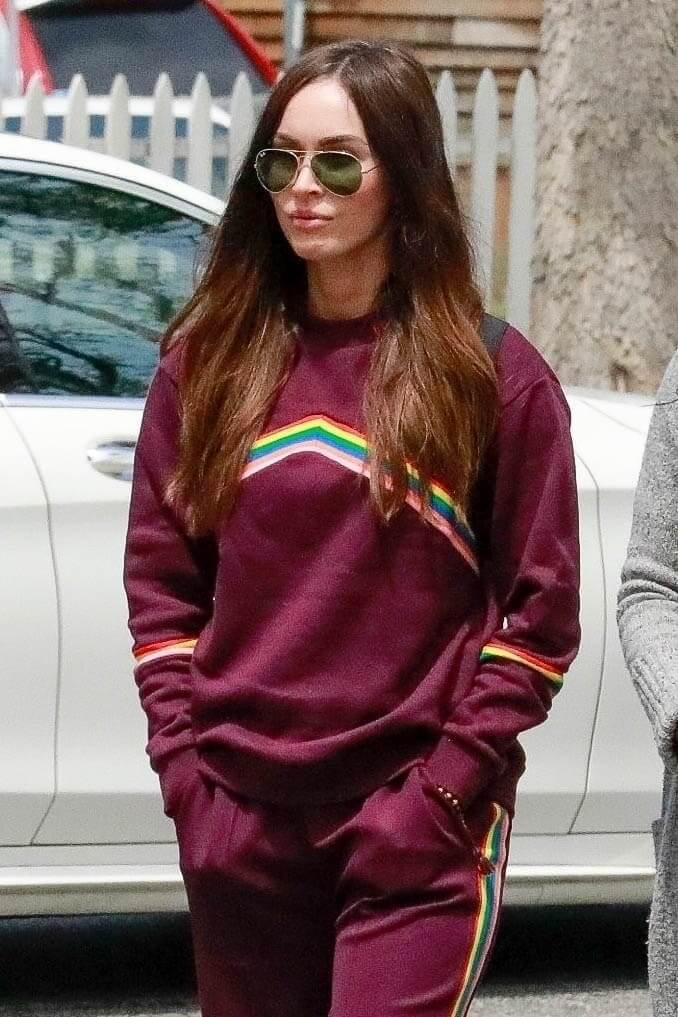 Megan_Fox_-_shopping_with_friends_in_Calabasas2C_04272019-01.jpg