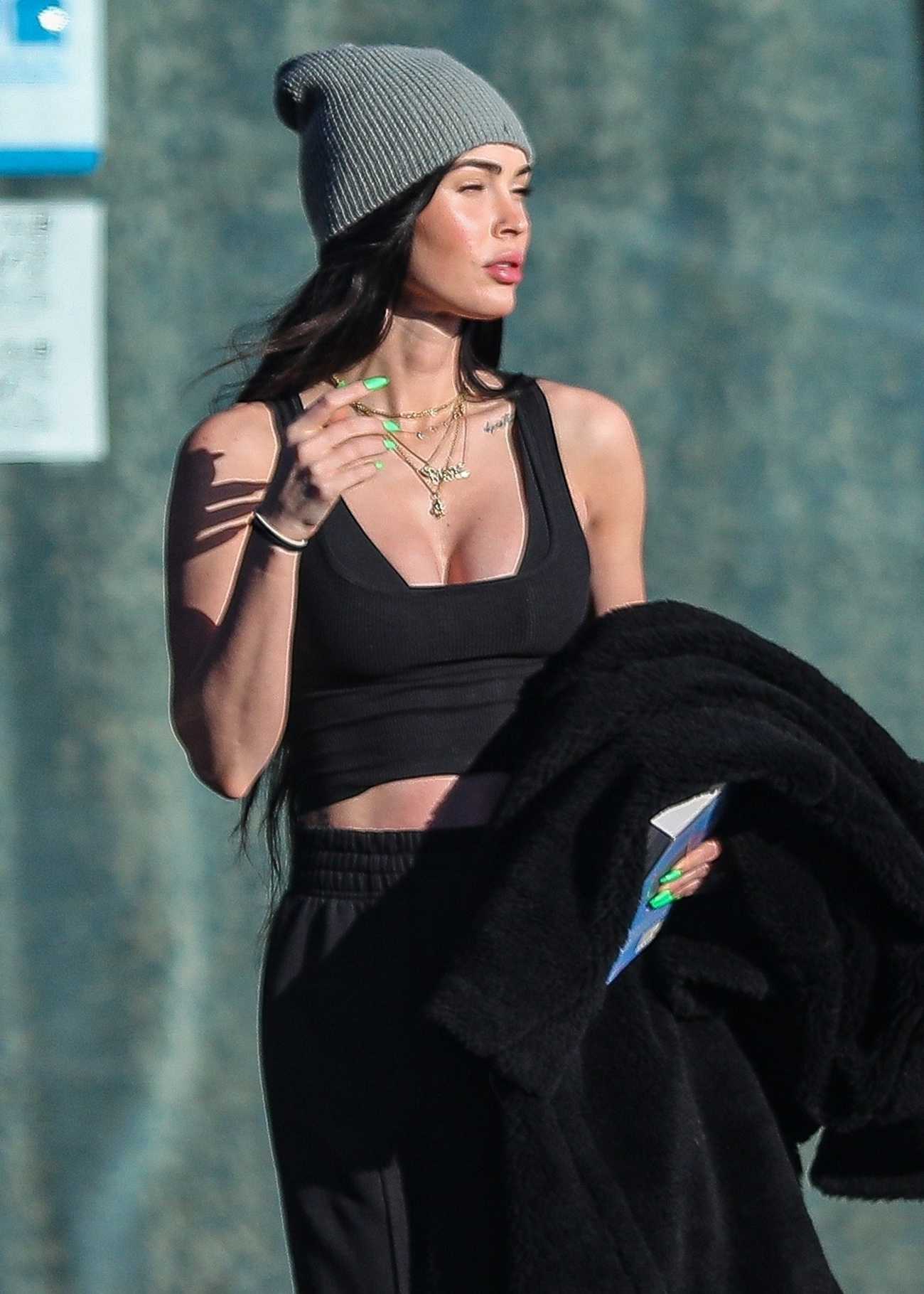 Megan_Fox_-_spotted_leaving_Elite_Aesthetics_medical_spa_in_Los_Angeles2C_California__0217202200002.jpg