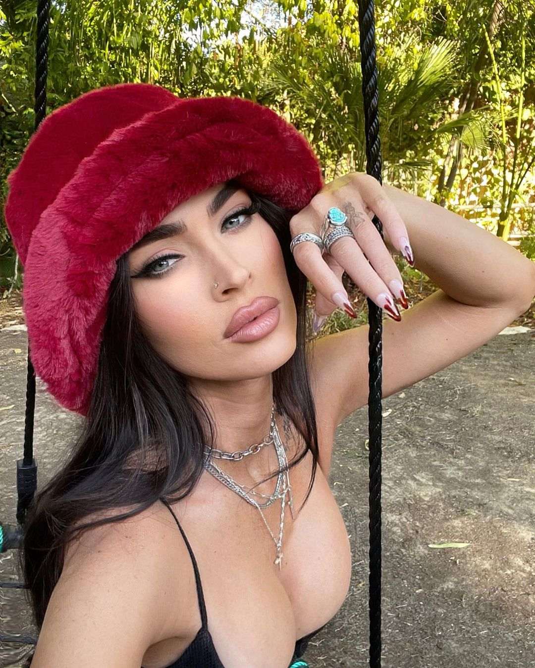 Megan_Fox_Instagram_286129.jpg