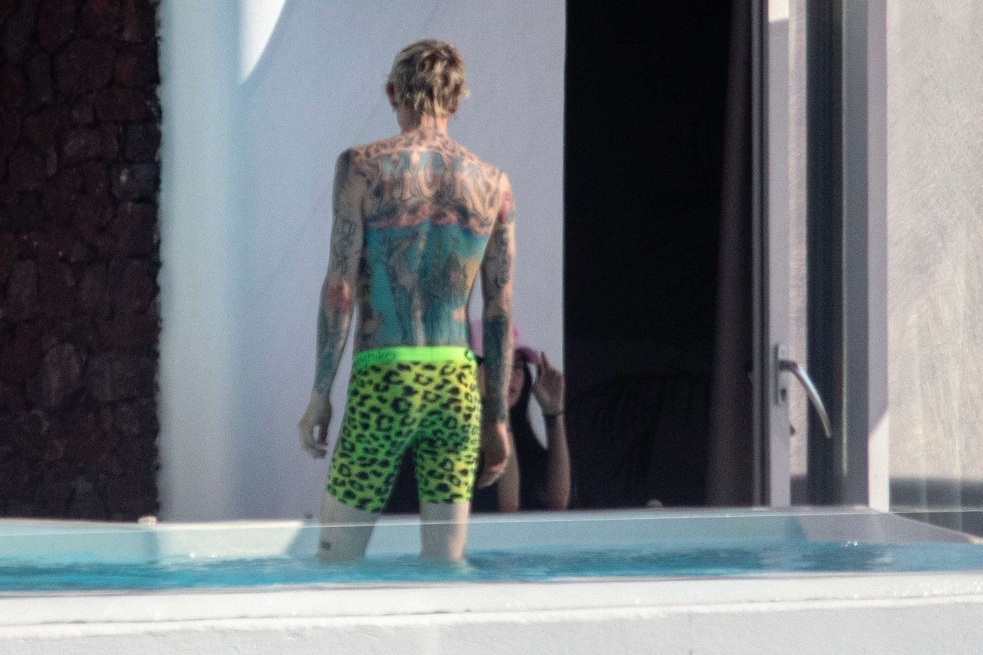 Megan_Fox___MGK_vacationing_together_on_Santorini_island_in_Greece2C_1108202117.jpg