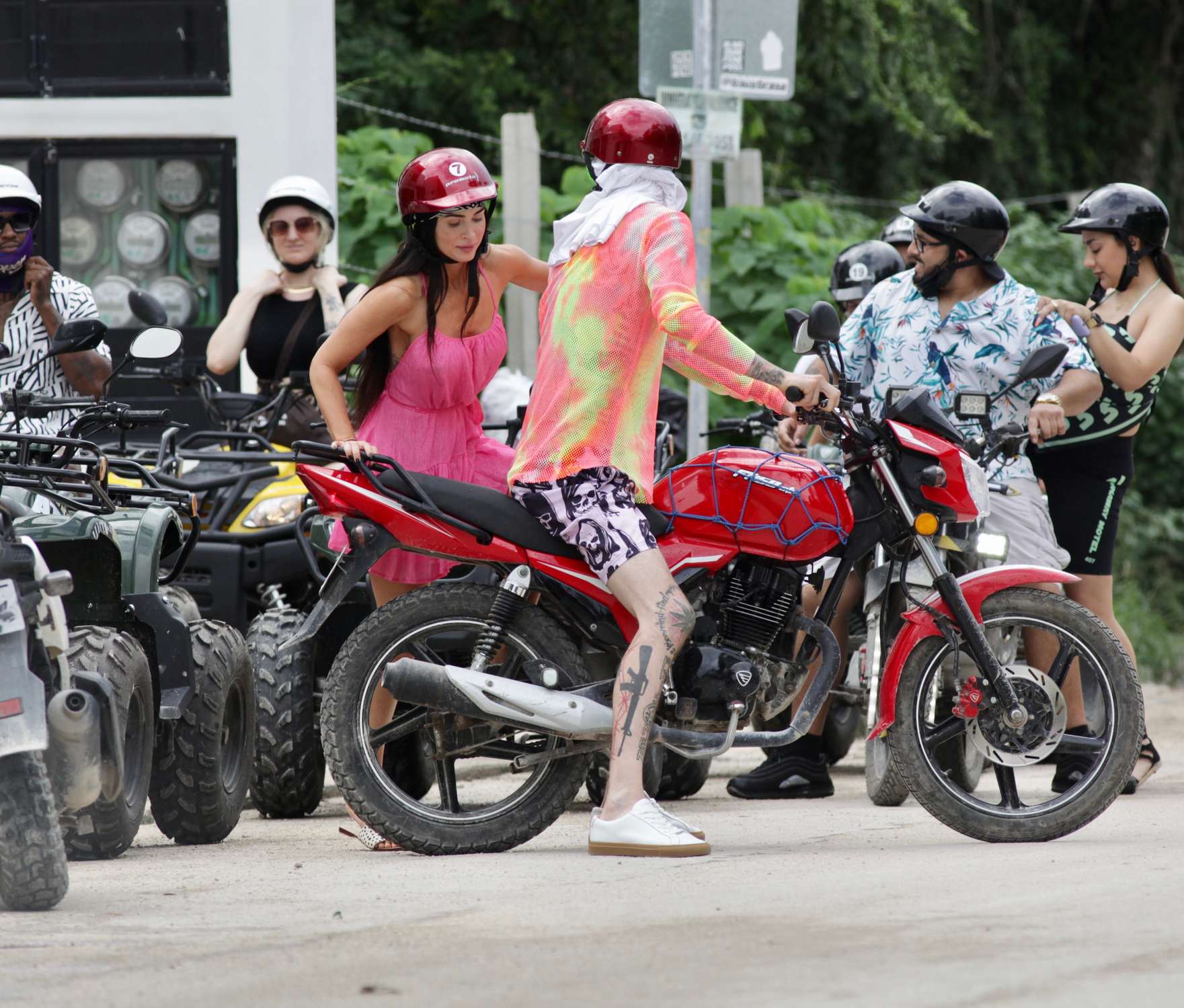 Megan_Fox___Out_and_about_in_Mexico_16th_November_202129.jpg