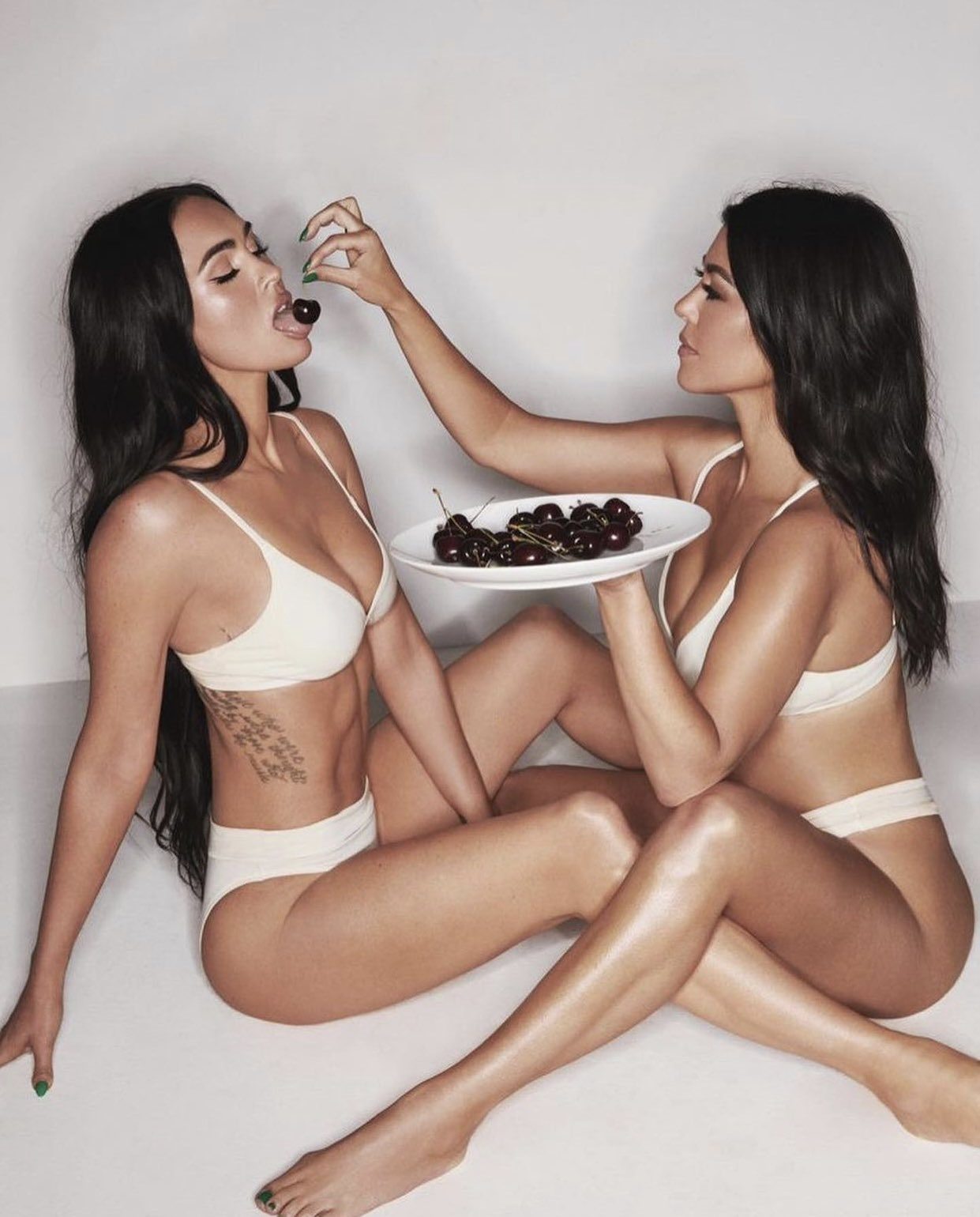 Megan_Fox_and_Kourtney_Kardashian_Skims_September_2021_00008.jpg