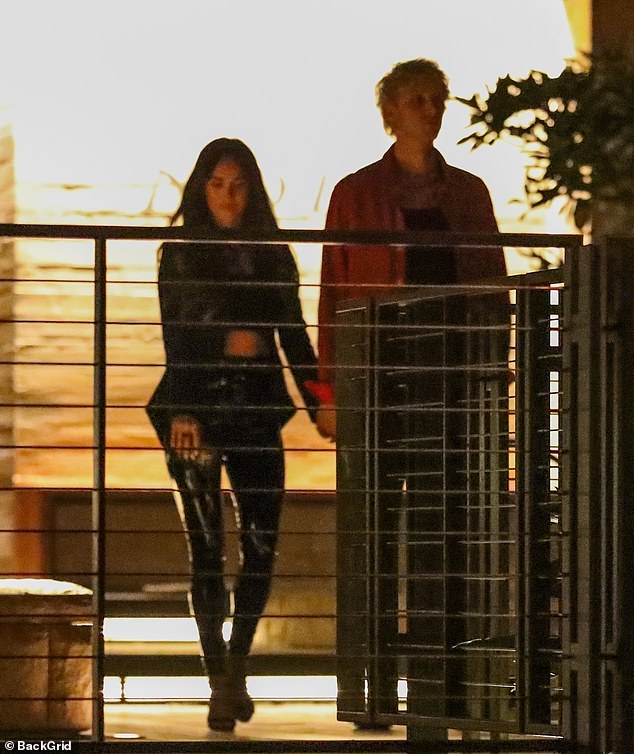 Megan_Fox_and_Machine_Gun_Kelly_-_leaves_Nobu_after_enjoying_a_dinner_date_in_Malibu2C_California_06252020-09.jpg