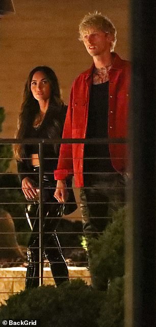 Megan_Fox_and_Machine_Gun_Kelly_-_leaves_Nobu_after_enjoying_a_dinner_date_in_Malibu2C_California_06252020-10.jpg