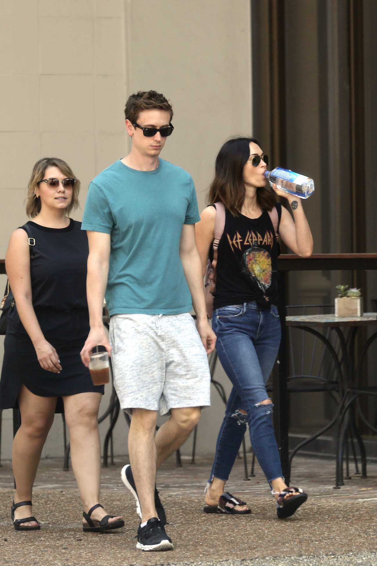 Megan_Fox_enjoys_a_day_out_at_The_Audubon_Aquarium_of_the_Americas_with_her_friends_in_Louisiana_-_May_900009.jpg