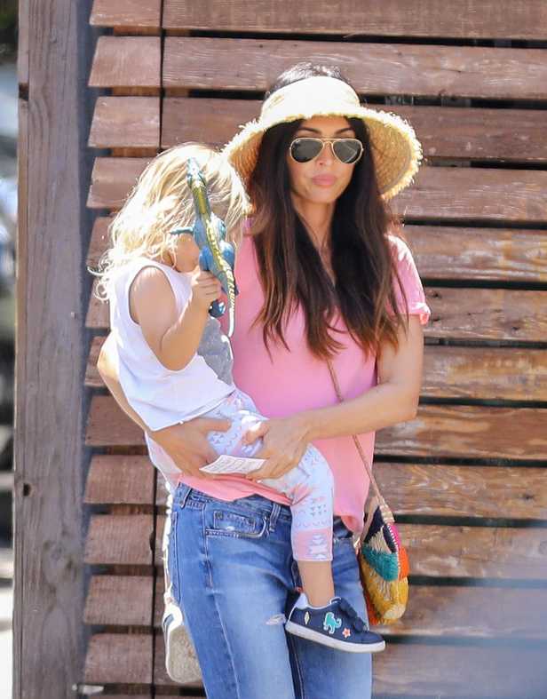 Spends_Mother_s_Day_with_her_kids_in_Calabasas2C_0512-03.jpg