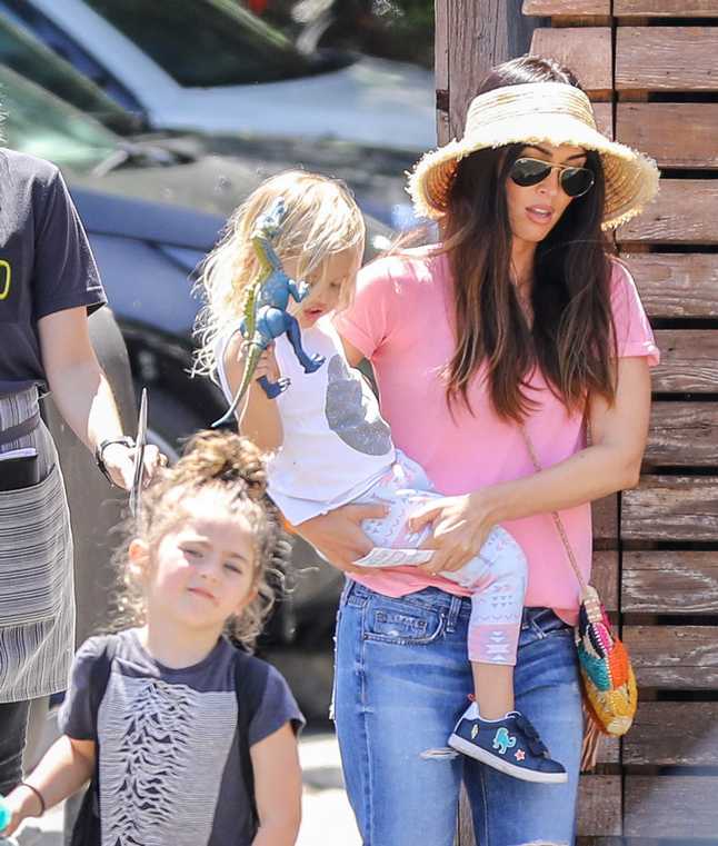 Spends_Mother_s_Day_with_her_kids_in_Calabasas2C_0512-04.jpg