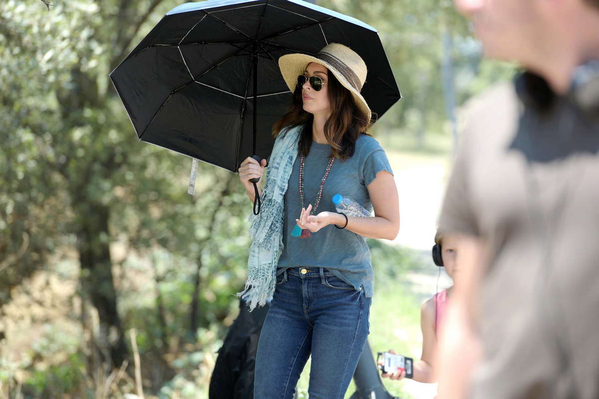 Visits_Troy_Ancient_City_for_her_new_Mysteries_and_Myths_with_Megan_Fox_documentary__28829.jpg