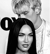 2021_iHeartRadio_Music_Awards_02.jpg