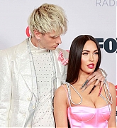 2021_iHeartRadio_Music_Awards_30.jpg