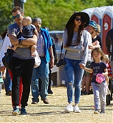 At_Underwood_Family_Farms_in_Moorpark_California_-_April_11-10.jpg