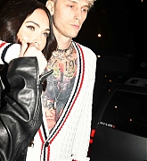 Leaving_their_hotel_with_Machine_Gun_Kelly_in_New_Year_January_302C_2021_03.jpg