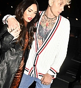 Leaving_their_hotel_with_Machine_Gun_Kelly_in_New_Year_January_302C_2021_04.jpg