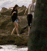 Machine_Gun_Kelly___Megan_Fox_-_On_the_beach_in_San_Juan2C_Puerto_Rico_07242020-05.jpg