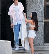Machine_Gun_Kelly___Megan_Fox_-_spotted_out___about_together_in_Los_Angeles2C_California__06012021_05.jpg