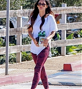 Megan_Fox_-_In_Malibu2C_CA_on_November_4-04.jpg