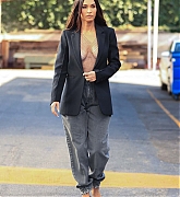 Megan_Fox_-_Leaving_a_photoshoot_In_Los_Angeles2C_California__06112021_02.jpg