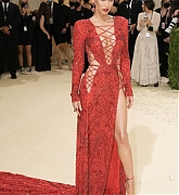 Megan_Fox_-_Met_Gala_Celebrating_In_America_A_Lexicon_Of_Fashion__09132021_00055.jpg