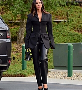 Megan_Fox_-_On_her_way_to_a_meeting_in_Los_Angeles_February_162C_2021_02.jpg