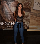 Megan_Fox_-_Promoting_Forever_21_In_Glendale_-_23032018-07.jpg