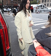 Megan_Fox_-_arrives_to_the_Revolve_Gallery_in_New_York2C_09092021_00017.jpg