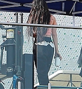 Megan_Fox_-_pays_a_visit_to_her_boyfriend_Machine_Gun_Kelly_s_video_shoot_in_Los_Angeles2C_California__08112021_00004.jpg