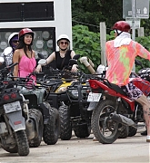 Megan_Fox___Out_and_about_in_Mexico_16th_November_202128.jpg